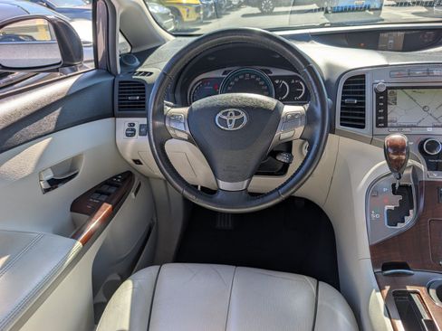 Used 2010 Toyota Venza AWD image 17