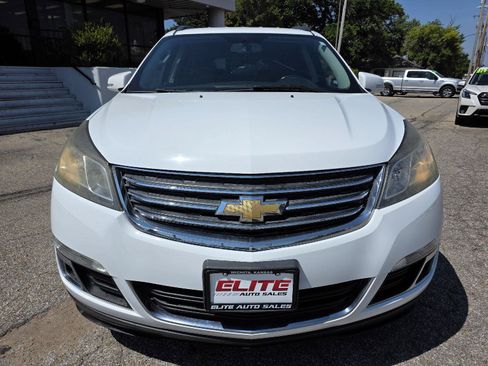 Used 2017 Chevrolet Traverse LT FWD image 2
