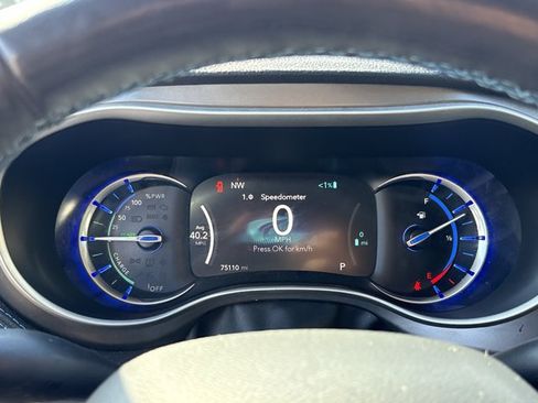 Used 2021 Chrysler Pacifica Touring-L FWD image 11
