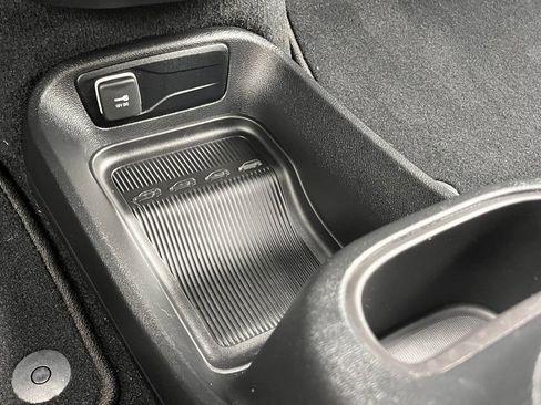 Used 2024 Chrysler Pacifica Touring-L w/ S Appearance Package image 30