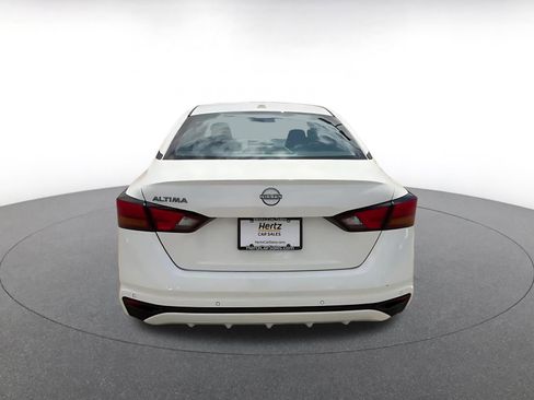 Used 2025 Nissan Altima 2.5 SV FWD image 12