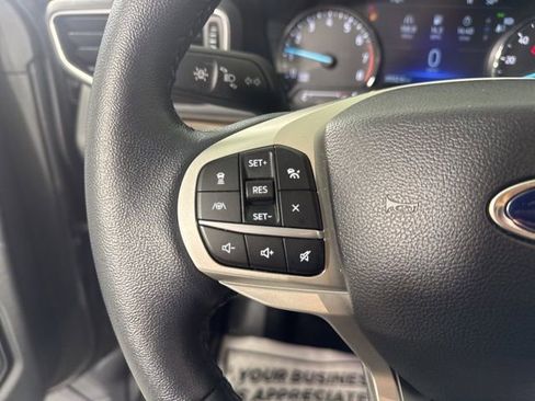 Used 2022 Ford Explorer Limited w/ Equipment Group 301A AWD/4WD image 33