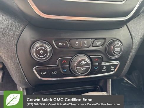 Used 2019 Jeep Cherokee Latitude Plus w/ Comfort/Convenience Group image 18