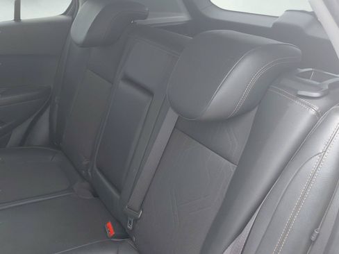 Used 2019 Chevrolet Trax LT w/ LT Convenience Package FWD image 34