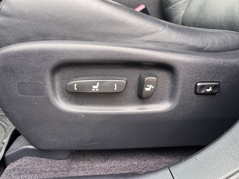 Used 2011 Lexus RX 450h AWD w/ Premium Pkg image 17