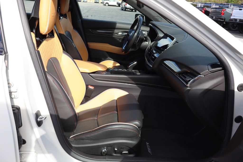 Used 2023 Cadillac CT5 V Blackwing w/ Carbon Fiber Package 2 RWD image 20