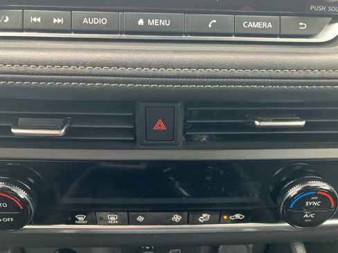 Used 2025 Nissan Rogue SV FWD image 24
