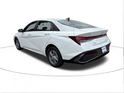 New 2026 Hyundai Elantra SE FWD image 5