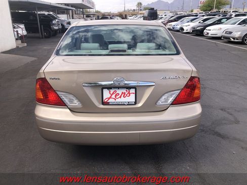 Used 2001 Toyota Avalon XLS image 7