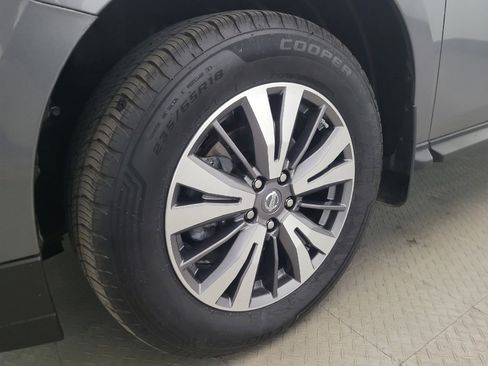 Used 2017 Nissan Pathfinder SV w/ SV Cold Weather Package AWD/4WD image 31