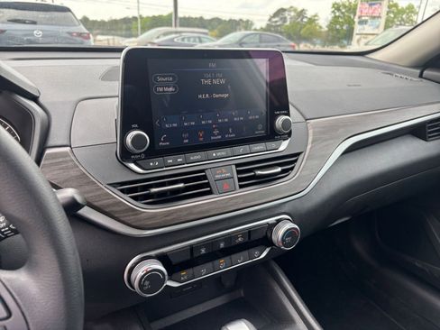 Used 2025 Nissan Altima 2.5 SV image 21