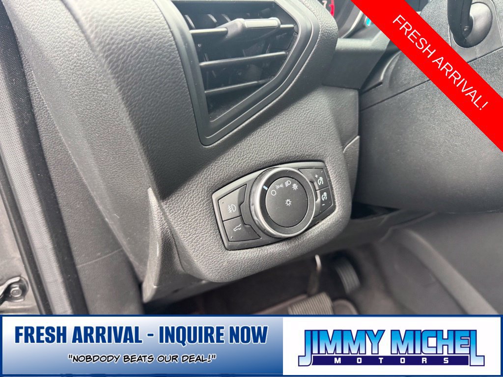 Used 2017 Ford Escape SE w/ SE Cold Weather Package FWD image 4