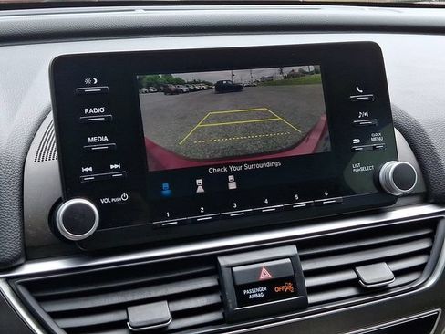 Used 2018 Honda Accord LX image 17