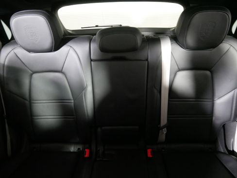 Used 2022 Porsche Cayenne Platinum Edition image 13