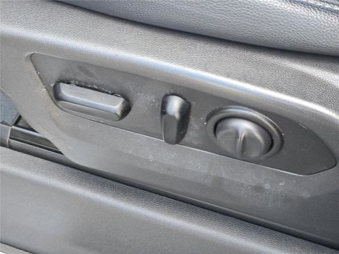 Used 2020 Chevrolet Silverado 1500 RST AWD/4WD image 30