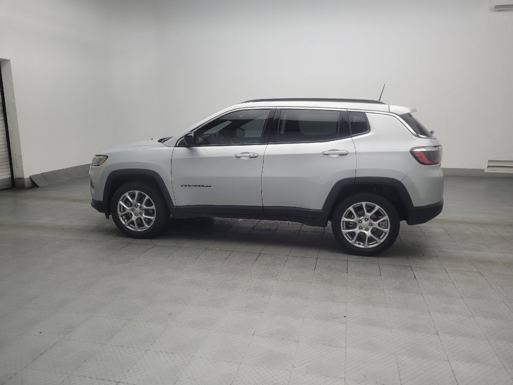 Used 2024 Jeep Compass Latitude AWD/4WD image 3