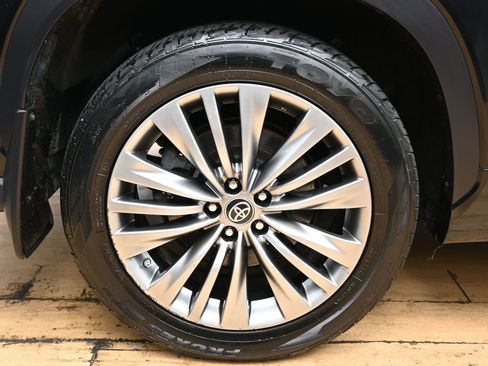 Used 2022 Toyota Highlander Platinum image 14