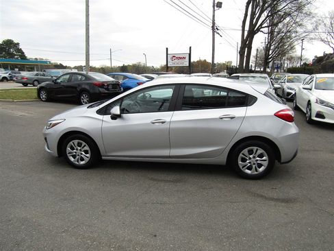Used 2019 Chevrolet Cruze LS image 4