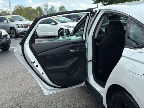 Certified 2025 Honda Accord SE image 28