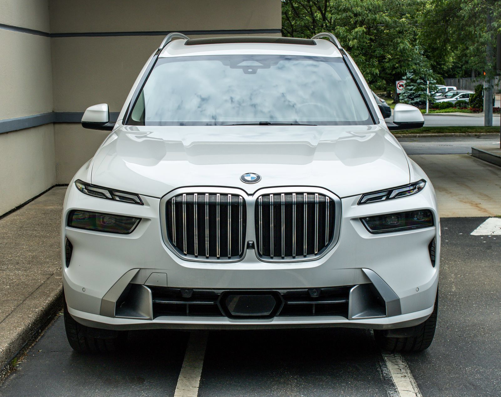 Used 2024 BMW X7 xDrive40i AWD/4WD image 2