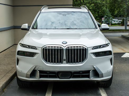 Used 2024 BMW X7 xDrive40i AWD/4WD image 2