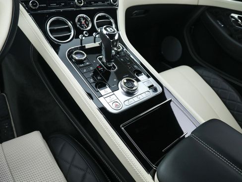 Used 2021 Bentley Continental GT V8 image 27