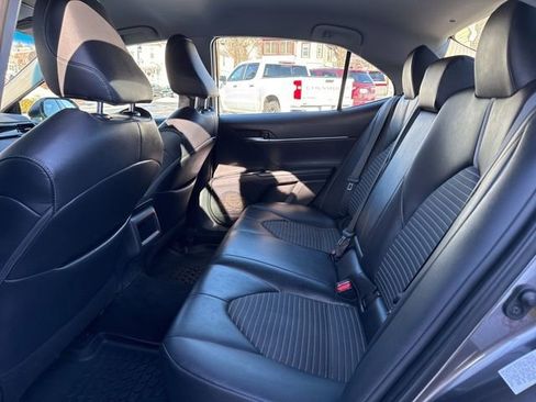 Certified 2018 Toyota Camry SE image 11