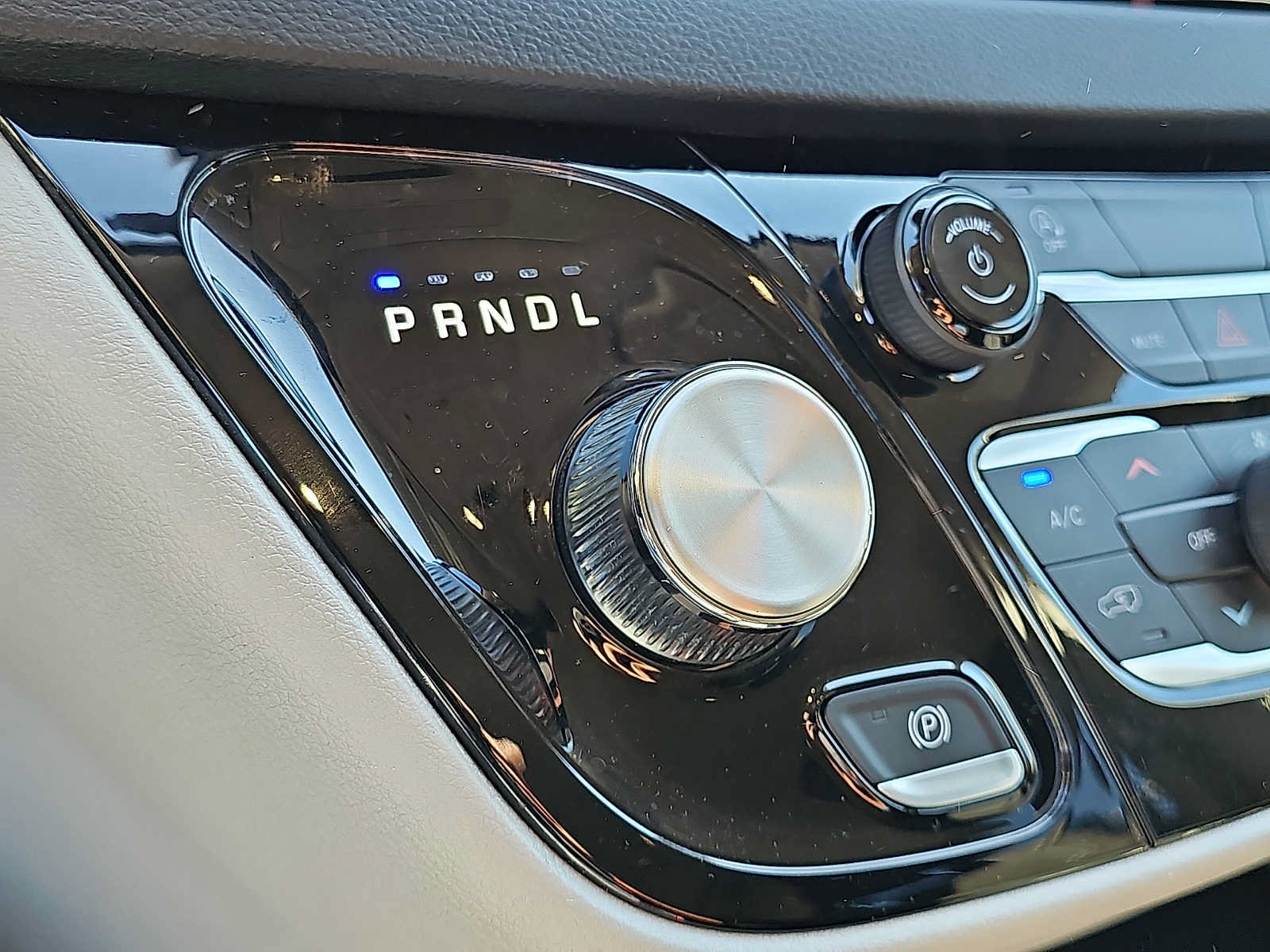 Used 2024 Chrysler Voyager LX FWD image 17