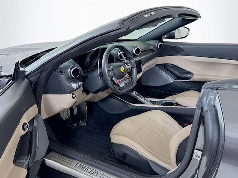 Used 2020 Ferrari Portofino image 13