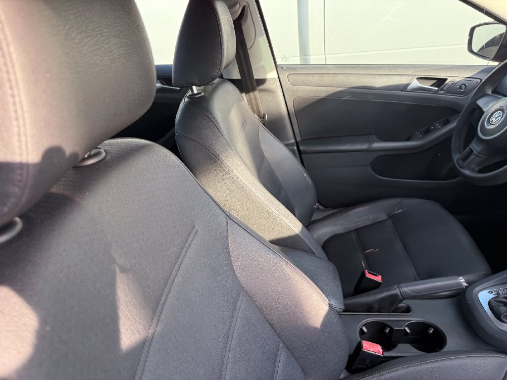 Used 2012 Volkswagen Jetta SE FWD image 12