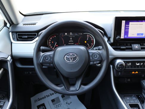 Used 2025 Toyota RAV4 XLE FWD image 20