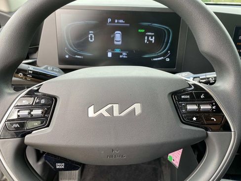Used 2024 Kia Niro LX FWD image 15