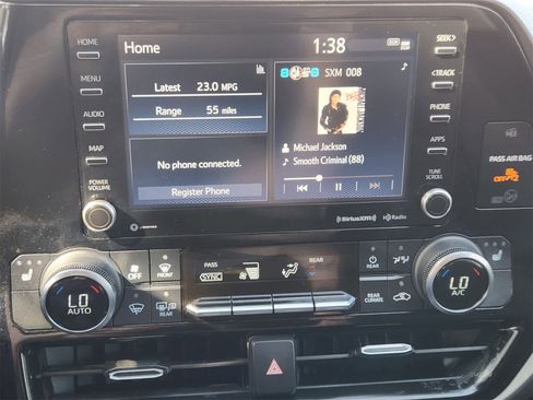 Used 2022 Toyota Highlander XLE image 17