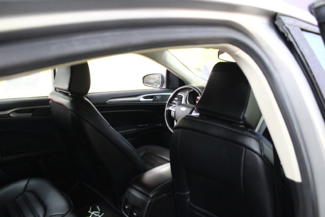 Used 2020 Ford Fusion SEL FWD image 10
