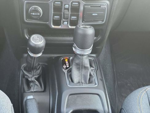 Used 2024 Jeep Wrangler Unlimited Sport AWD/4WD image 27
