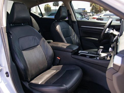 Used 2024 Nissan Altima 2.5 SR w/ SR Premium Package FWD image 24