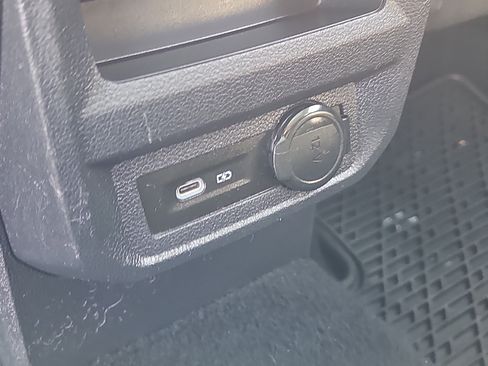 Certified 2022 Volkswagen Tiguan SE image 14