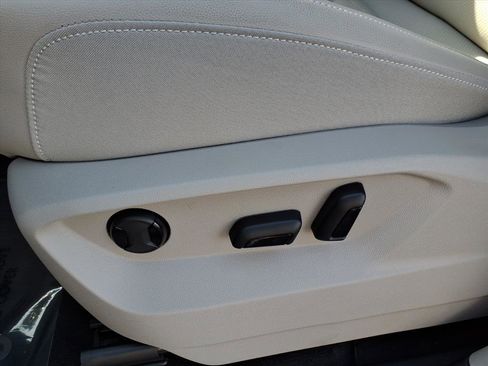 New 2026 Volkswagen Atlas SE image 13