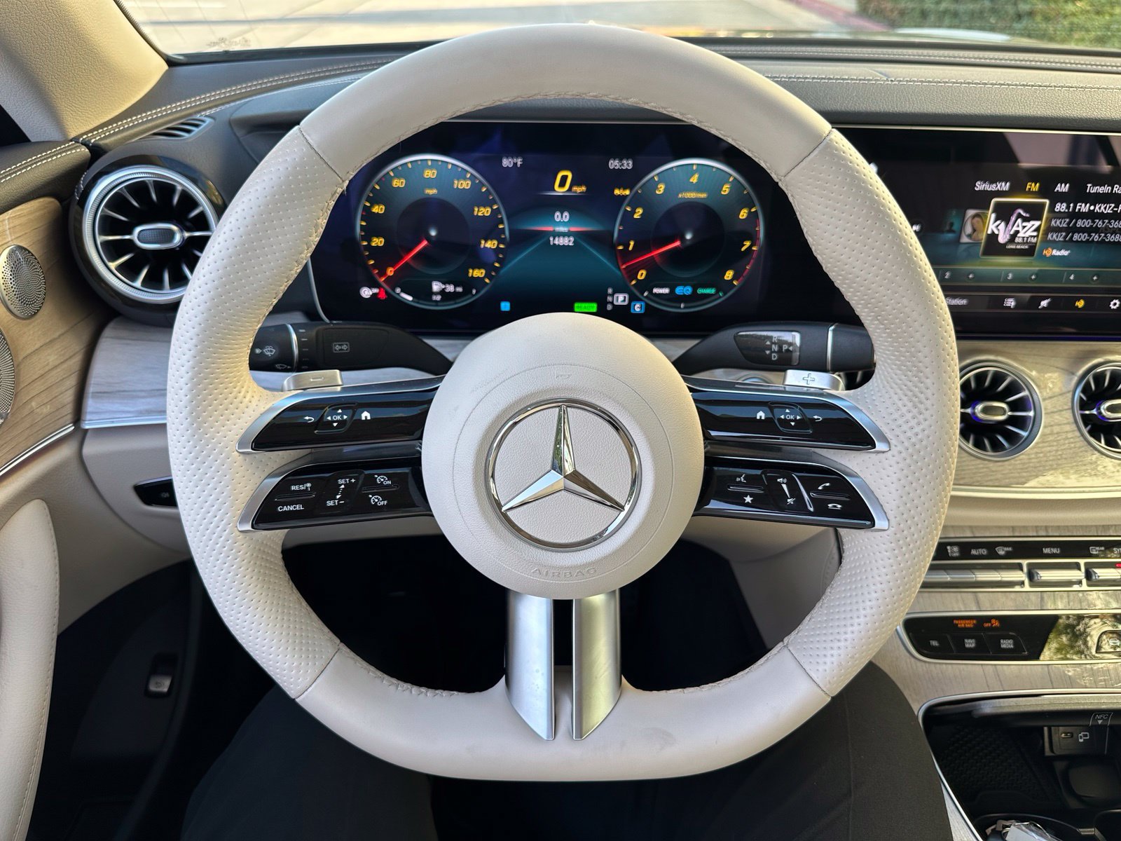 Used 2023 Mercedes-Benz E 450 Cabriolet image 4
