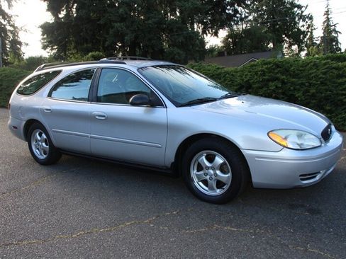 Used 2005 Ford Taurus SE FWD image 2