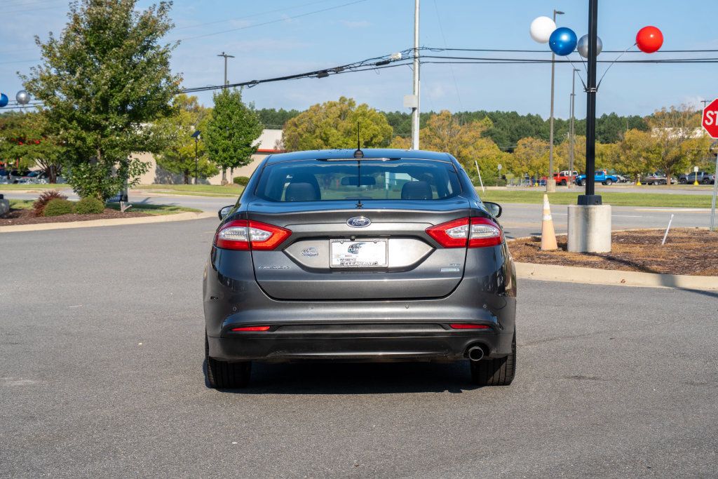 Used 2016 Ford Fusion SE FWD image 6