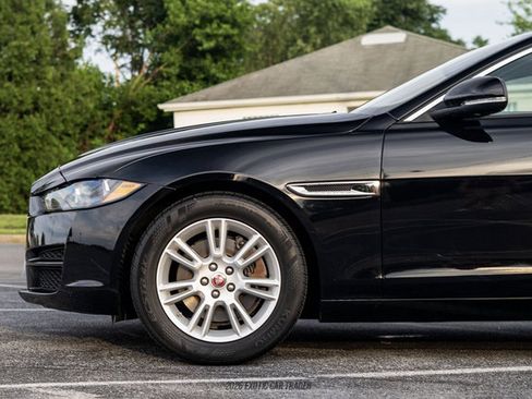 Used 2018 Jaguar XE Premium AWD/4WD image 4