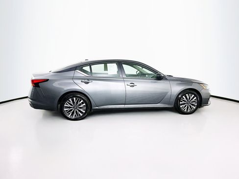 Used 2025 Nissan Altima 2.5 SV image 10