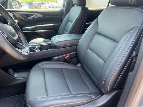 Used 2025 Chevrolet Traverse LT FWD image 22
