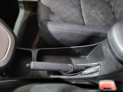 Used 2010 Pontiac Vibe Base image 22