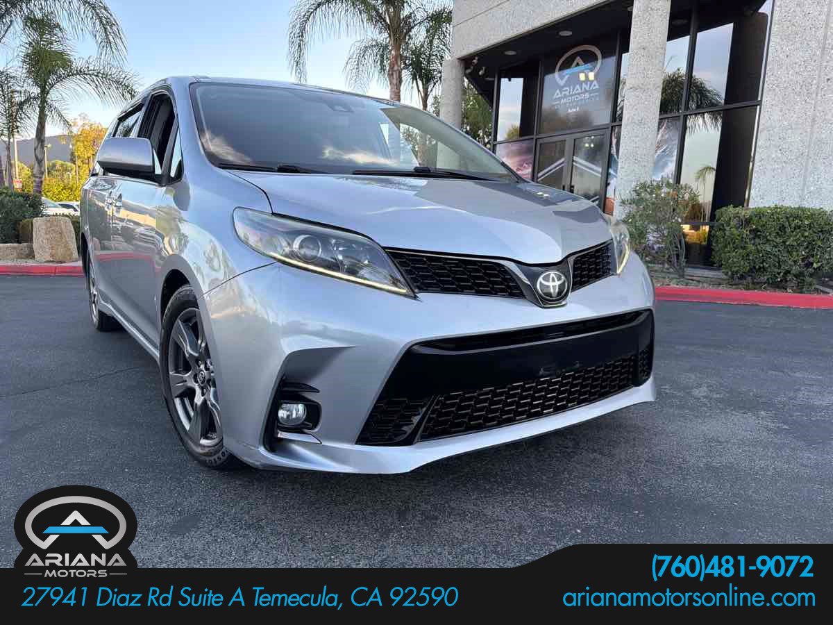 Used 2018 Toyota Sienna SE FWD image 1