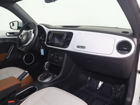 Used 2016 Volkswagen Beetle 1.8T Classic FWD image 35