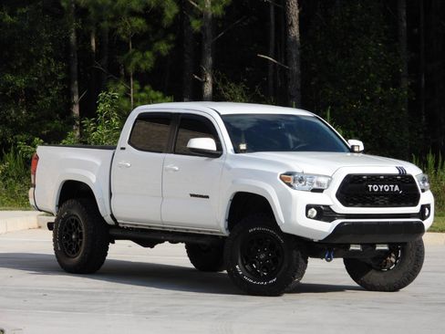 Used 2021 Toyota Tacoma SR5 RWD image 18