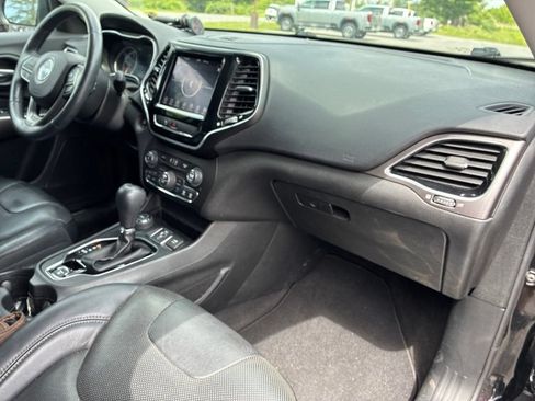 Used 2019 Jeep Cherokee Limited AWD/4WD image 40