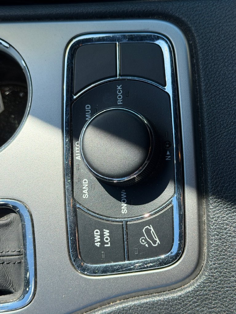 Used 2018 Jeep Grand Cherokee Limited AWD/4WD image 14